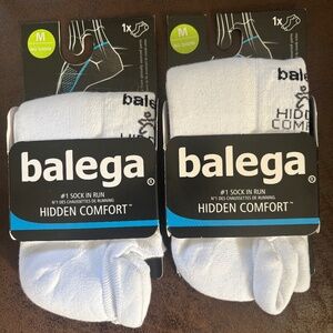 BALEGA HIDDEN COMFORT SOCKS (2 PAIRS). UNISEX. MED. NEW IN ORIGINAL PACKAGING.